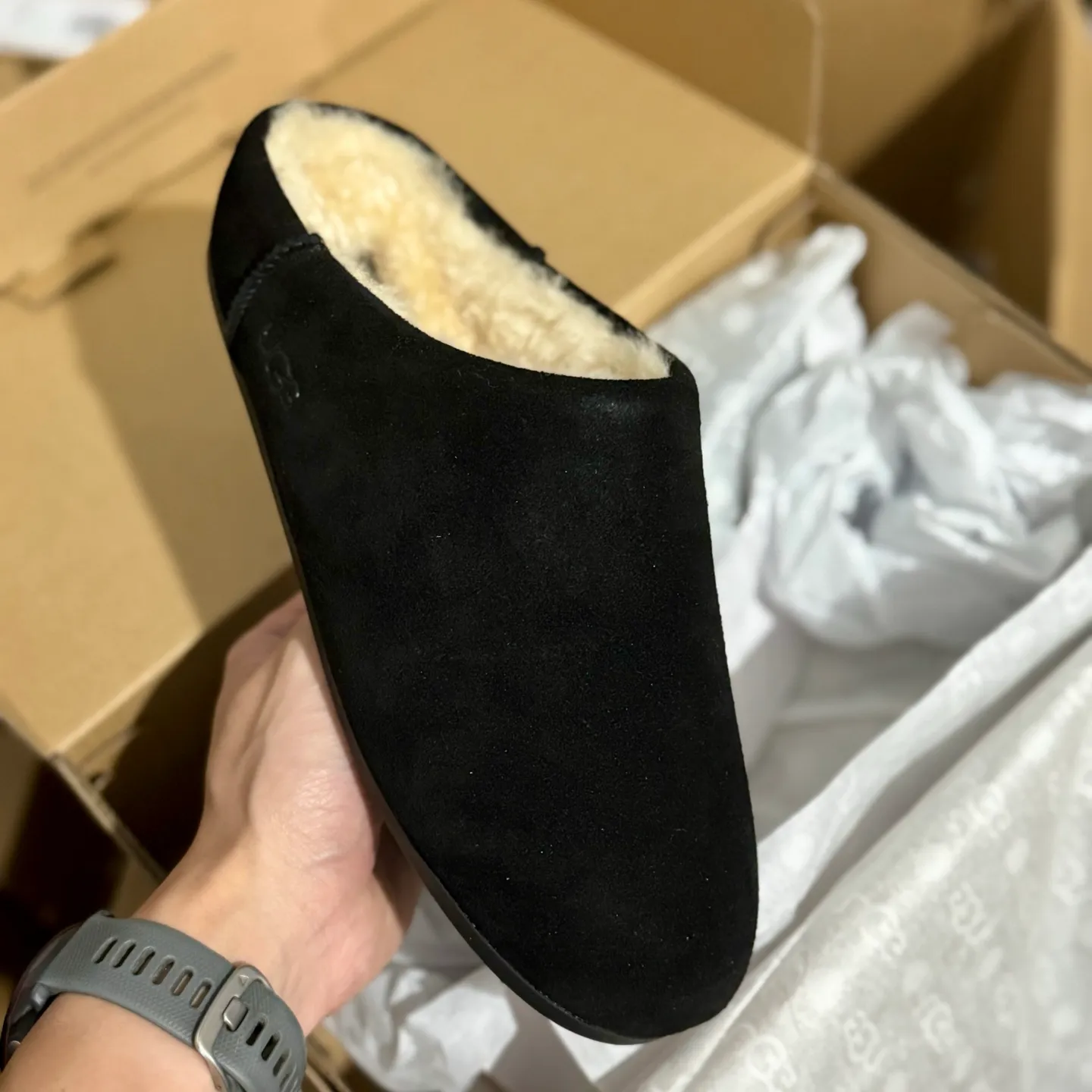 Self-pickup 💰440 Guangzhou original grade ❗️UGG Elea Slip-On Thin slip-on 1171390 Indoor slip-on lazy shoes Independent original development outsole Cashmere insole Keep warm in winter Shoe body material Water-repellent coated suede upper 17mm UGGPURE implanted wool insole Lightweight non-slip comfortable rubber outsole Full package # Size: 35 36 37 38 39 40